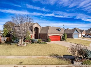 1204 W Fargo Ln, Broken Arrow, OK 74012