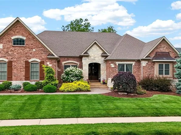 10 Wynnbrook Manor Dr, Saint Charles, MO 63301