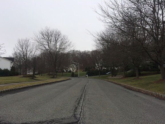 4th image of 4 Carriage Ln