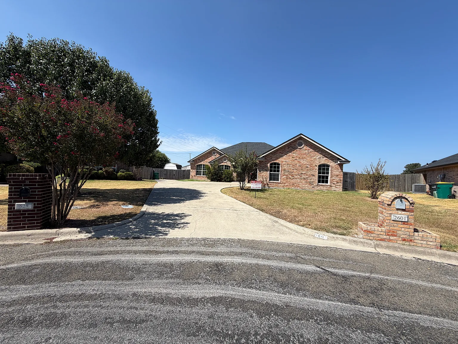 4 bed, 2088 sqft, $2,250 — Photo 2
