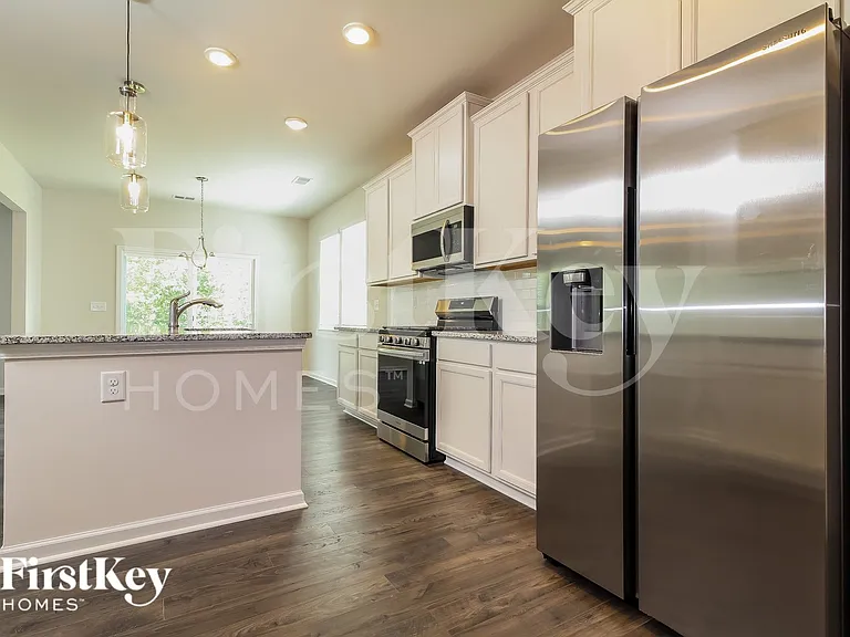 304 Ashborne Ln — Photo 5