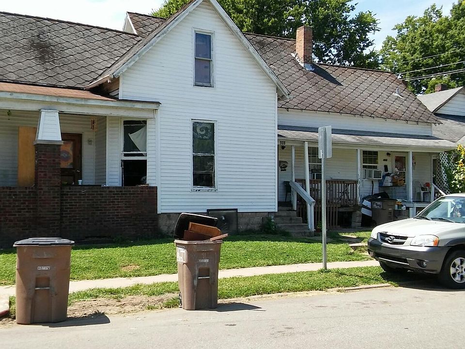 This is the middle unit of this 3-unit home. Steps are just to the left of the street sign.