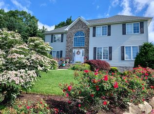 2 Moccasin Ct, Mahwah, NJ 07430