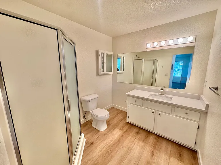 4701 NE 77th Ave #D-16 — Photo 27