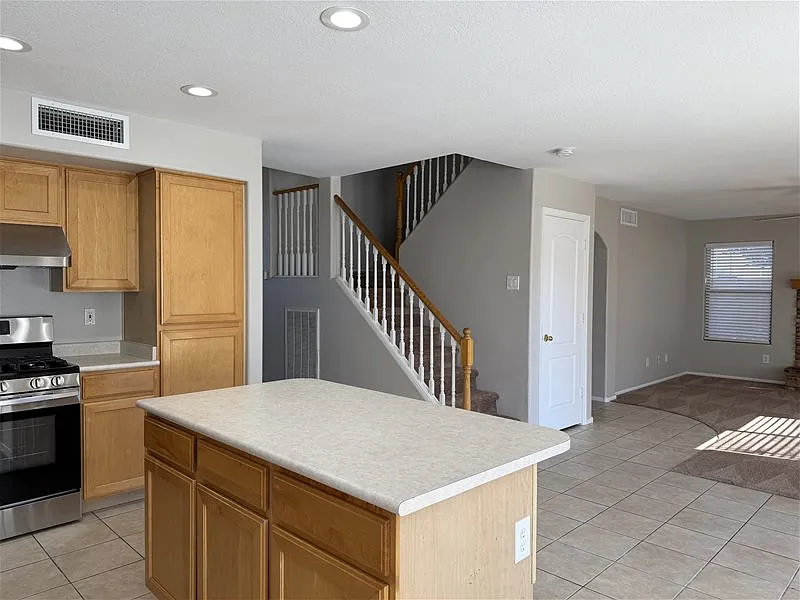 4 bed, 2.5 bath, 2038 sqft, $2,100 — Photo 4