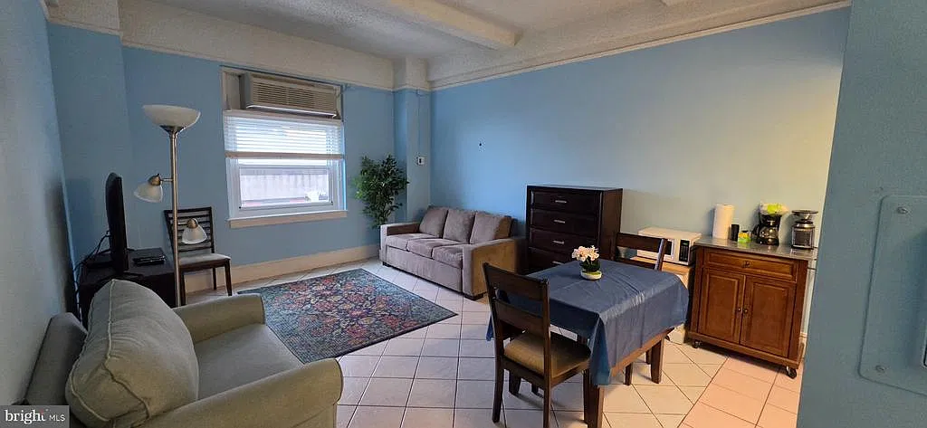 Ritz Condominium — Photo 4