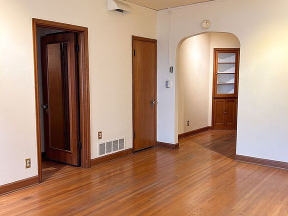 4th image of 703 S Summit Ave #306