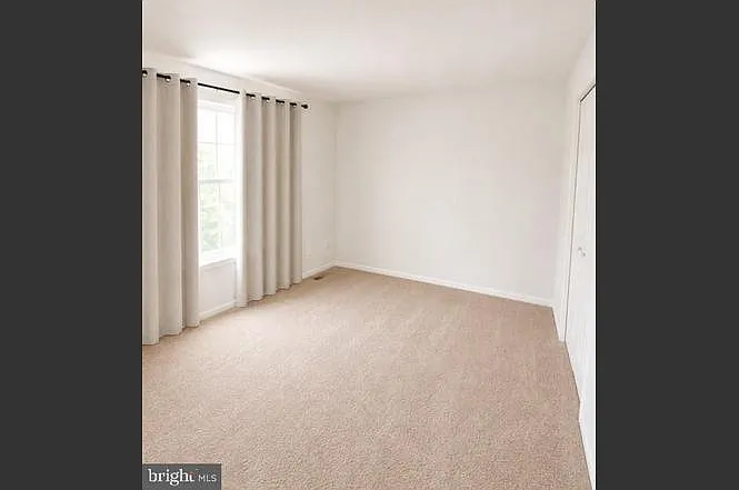 3 bed, 2.5 bath, 1425 sqft, $2,300 — Photo 4