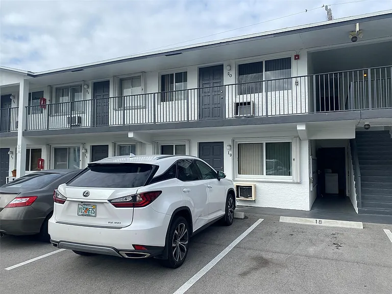 1812 E Oakland Park Blvd #19 — Photo 1