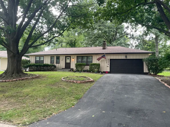 5029 W 60th Ter, Mission, KS 66205