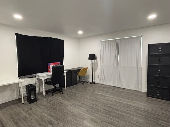 828 W Cerritos St