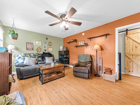 4th image of 118 Cedar Ave