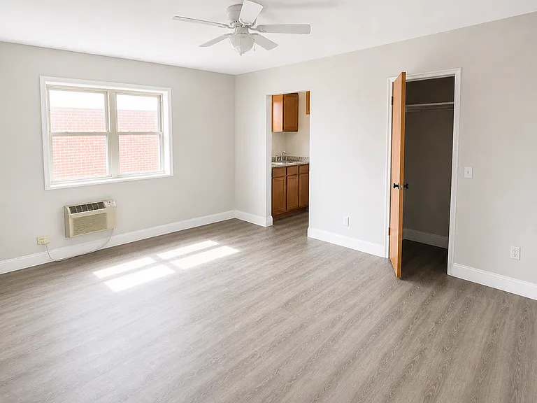 5559 Bartlett St — Photo 3