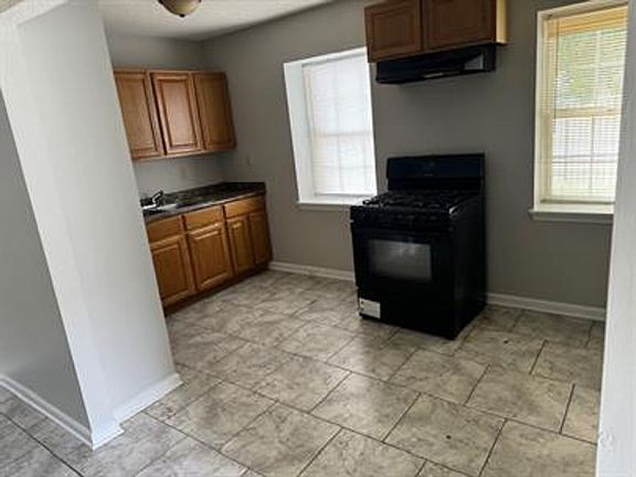 2nd image of 42 N Claybrook St #2