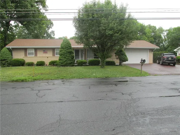 1026 Oakhurst Dr, Slatington, PA 18080
