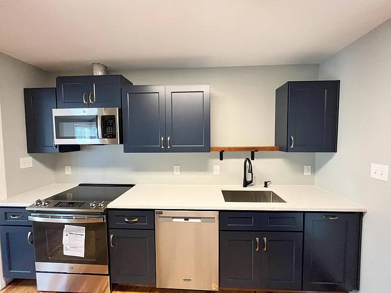 103 E Club Blvd — Photo 1