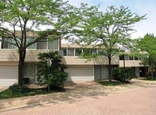 176 Wellington Rd, Northbrook, IL 60062