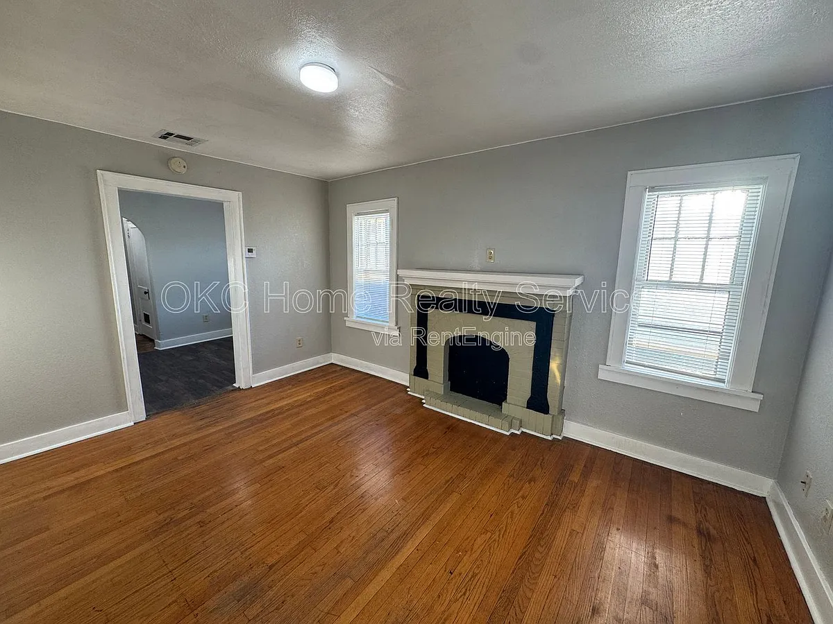 Building Photo - 421 NW 26th St #4