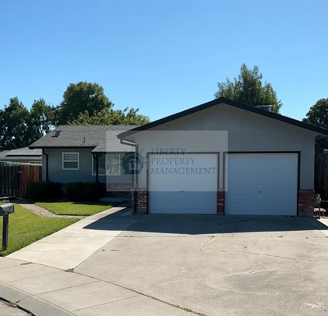 3 bed, 1040 sqft, $2,450 — Photo 1