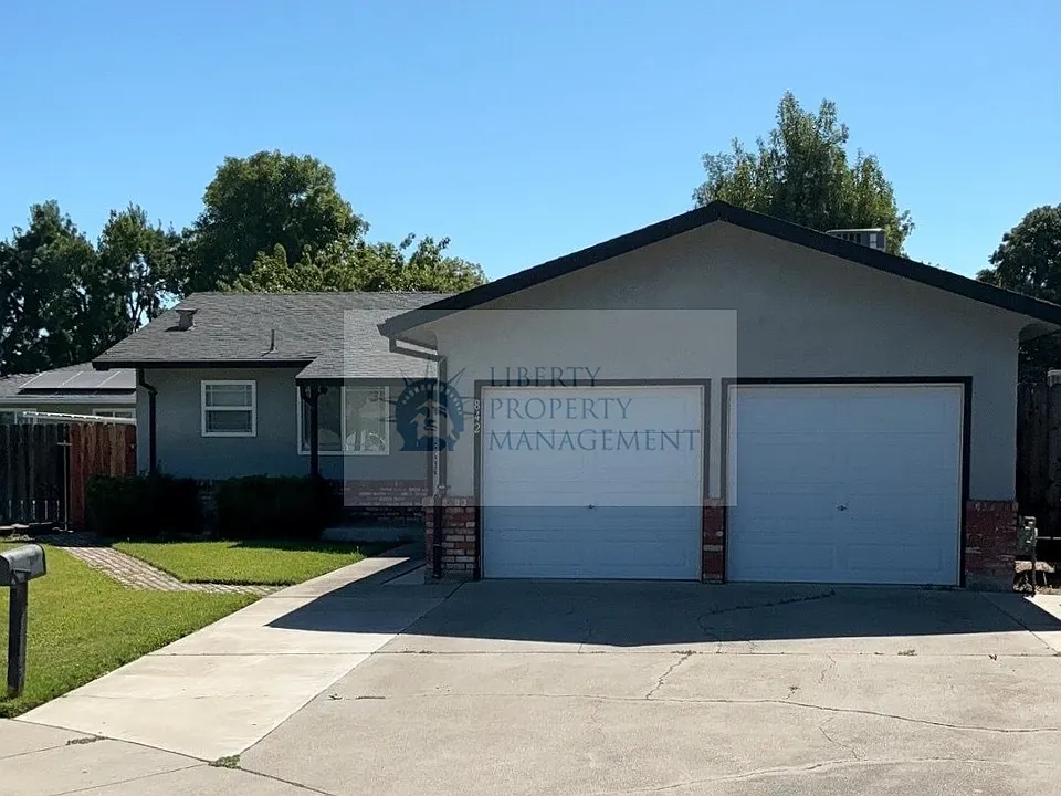 842 Amber Pl