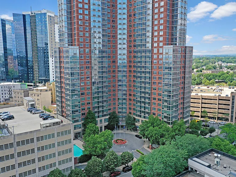 Skyline New Rochelle — Photo 26