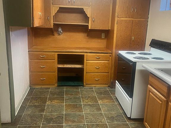 2nd image of 925 S Linden Park Way