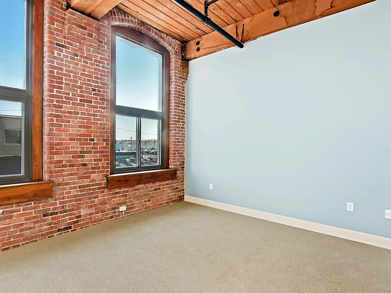 320 W 2nd St #210 — Photo 7
