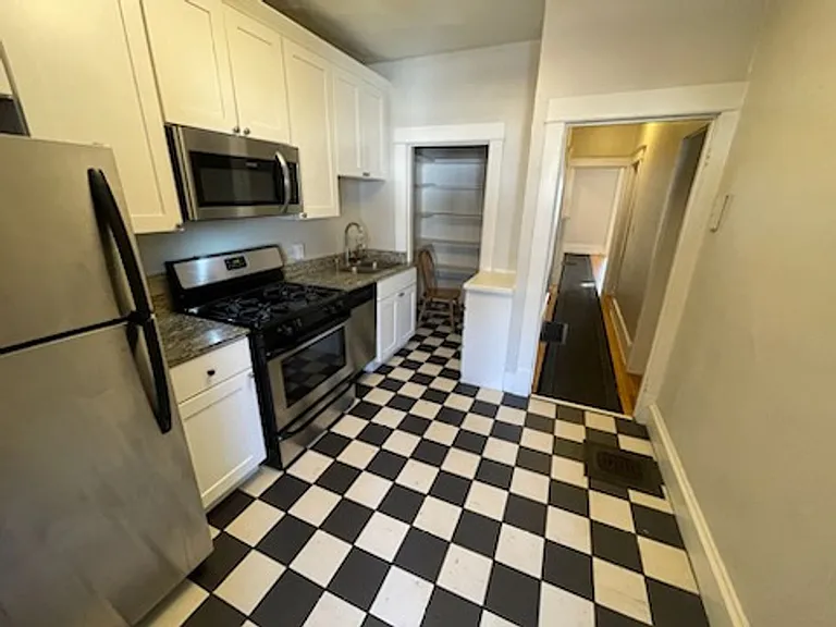 2721 Girard Ave S — Photo 6