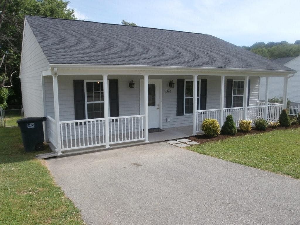 1310 Hillview Ave SE, Roanoke, VA 24014 Zillow