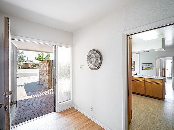 3rd image of 3919 Hillcrest Dr