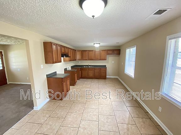 3rd image of 858 Bramblewood Ln S