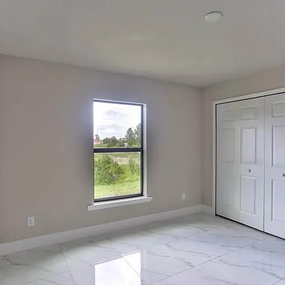 3 bed, 1200 sqft, $1,800 — Photo 4