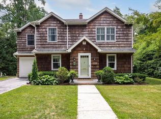 31 Chestnut Ave, Glen Head, NY 11545