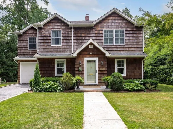 31 Chestnut Avenue, Glen Head, NY 11545