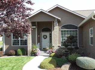 107 Tamarron Ln, Pasco, WA 99301