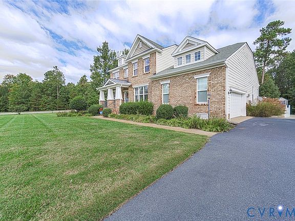 2nd image of 9118 Colonnade Cir