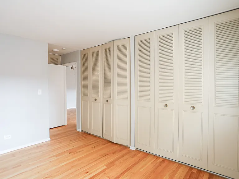 2828 N Cambridge Ave #527 — Photo 6
