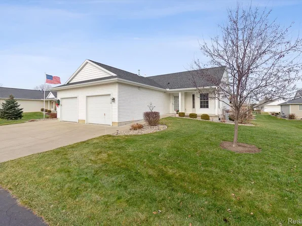 918 Joyce Ln, Saint Johns, MI 48879