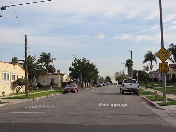 4th image of 8857 S Halldale Ave