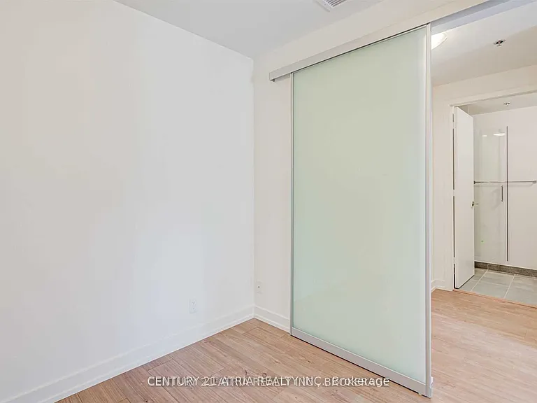 203 College St #512 — Photo 18