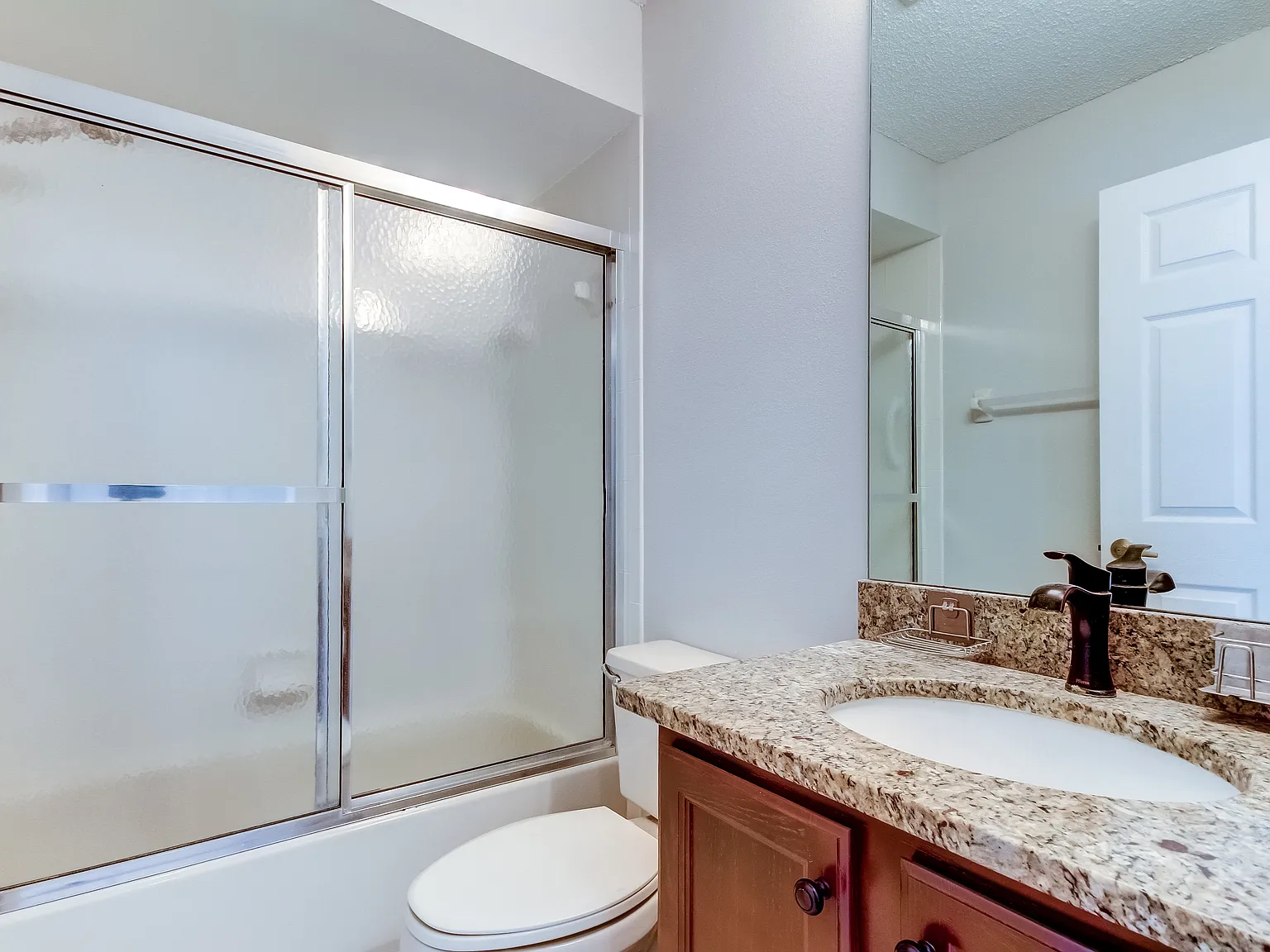2 bed, 1676 sqft, $2,195 — Photo 4