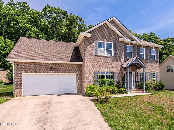 2nd image of 3032 Oakwood Hills Ln