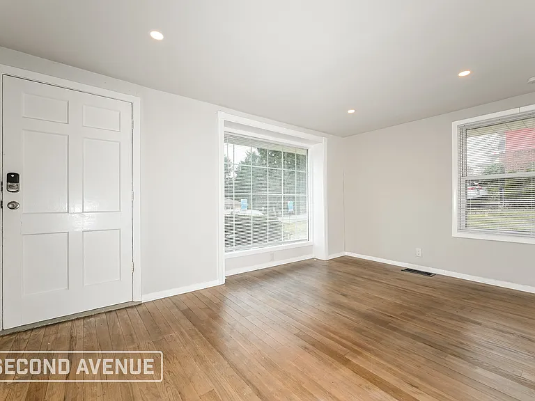 1886 Anderson Ave — Photo 4