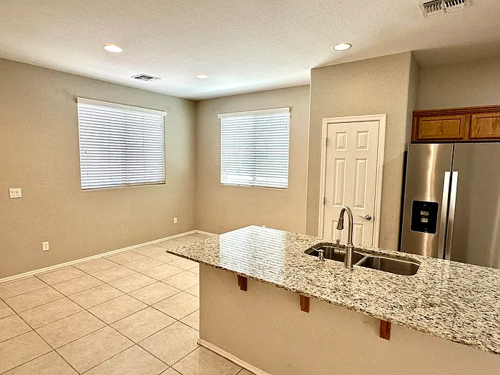 7363 W Cambridge Ave — Photo 9