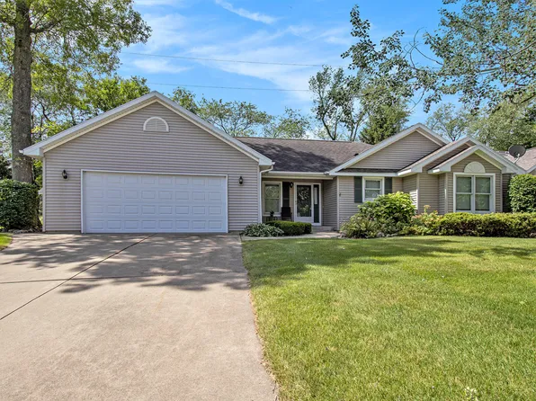 9482 Richwood Ave, Richland, MI 49083