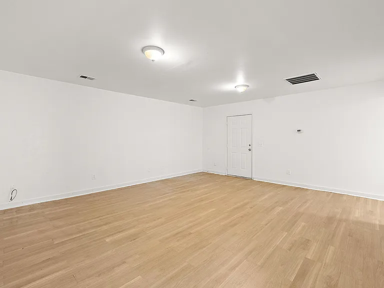 1093 King St #C — Photo 9