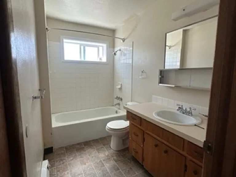 126 E Barker St — Photo 6
