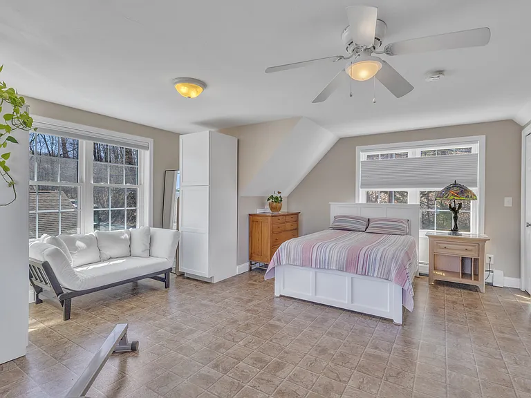 864 South Rd — Photo 12