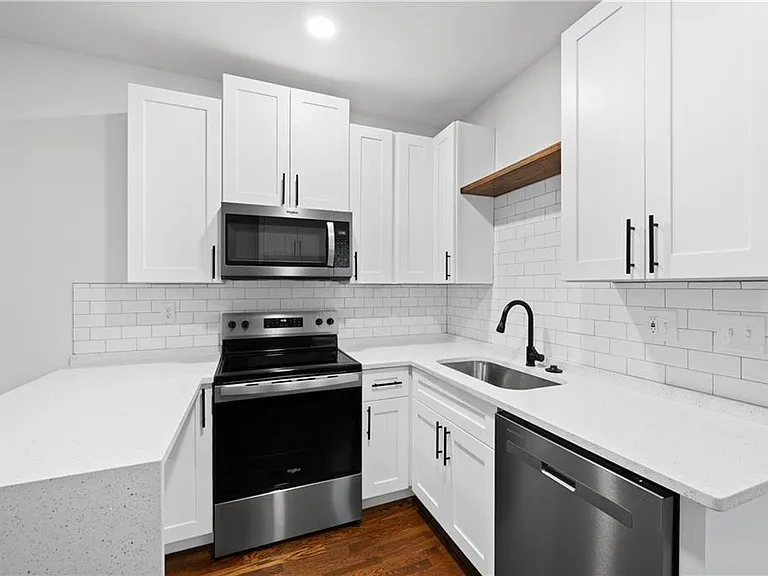 405 4th St NE #8 — Photo 6