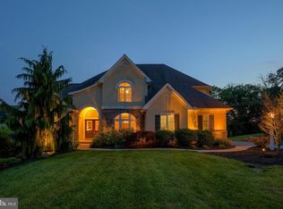 705 Oakwood Dr, Red Lion, PA 17356